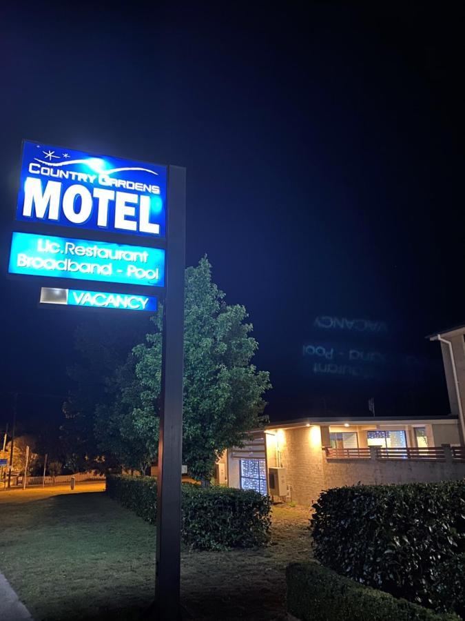 Country Gardens Motel Кунабарабран Экстерьер фото