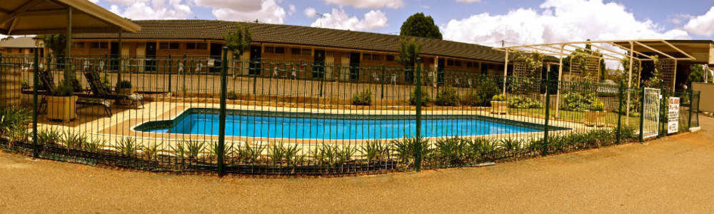 Country Gardens Motel Кунабарабран Экстерьер фото